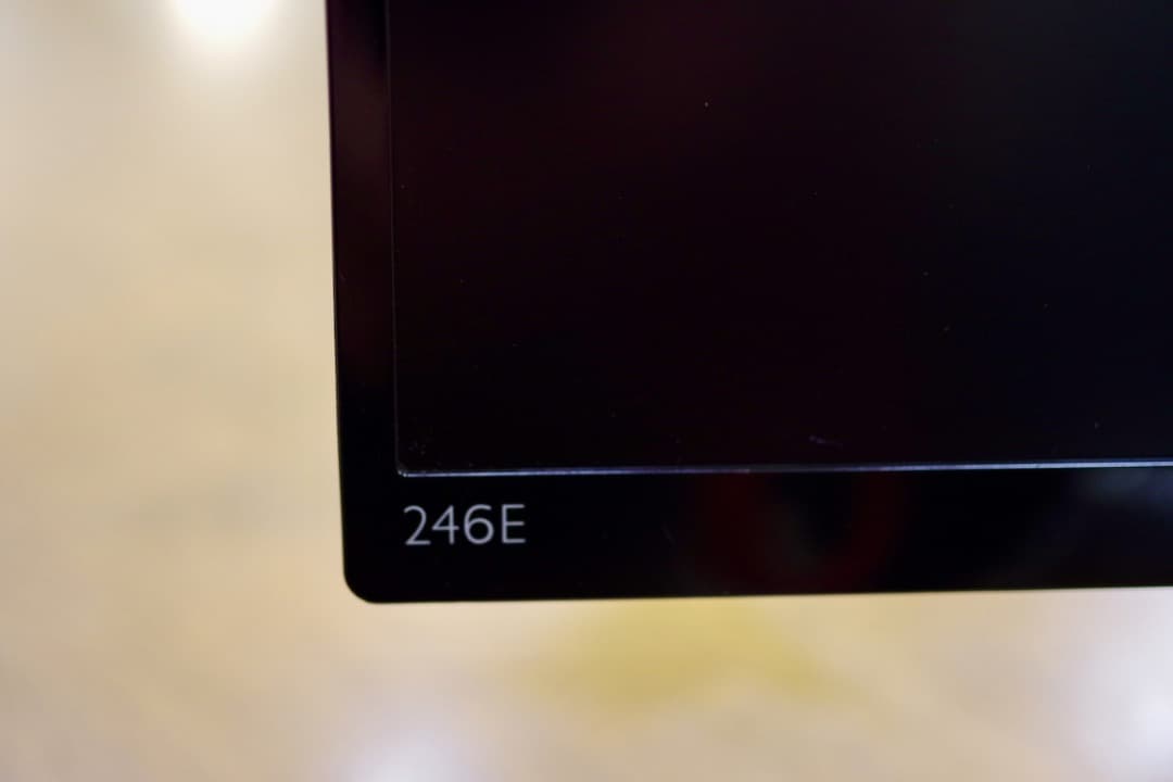 Phillips 246E（24インチ広角液晶ディスプレイ）