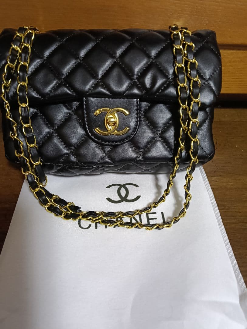 CHANEL ブラック ショルダーバック