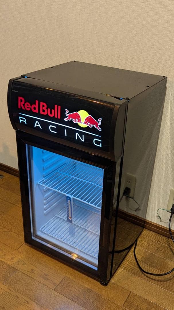 ショーケース冷蔵庫　レッドブルロゴ！