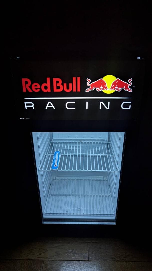 ショーケース冷蔵庫　レッドブルロゴ！