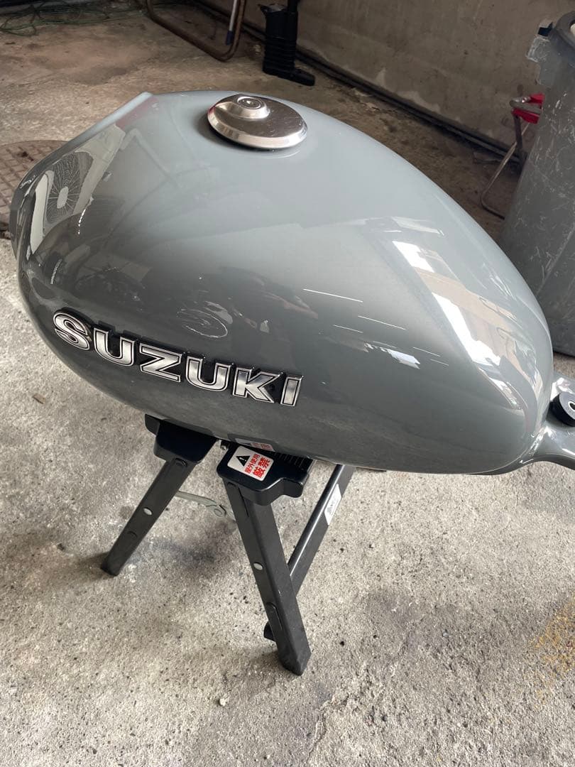 スズキ　 st250e キャブ車　純正タンク グレー