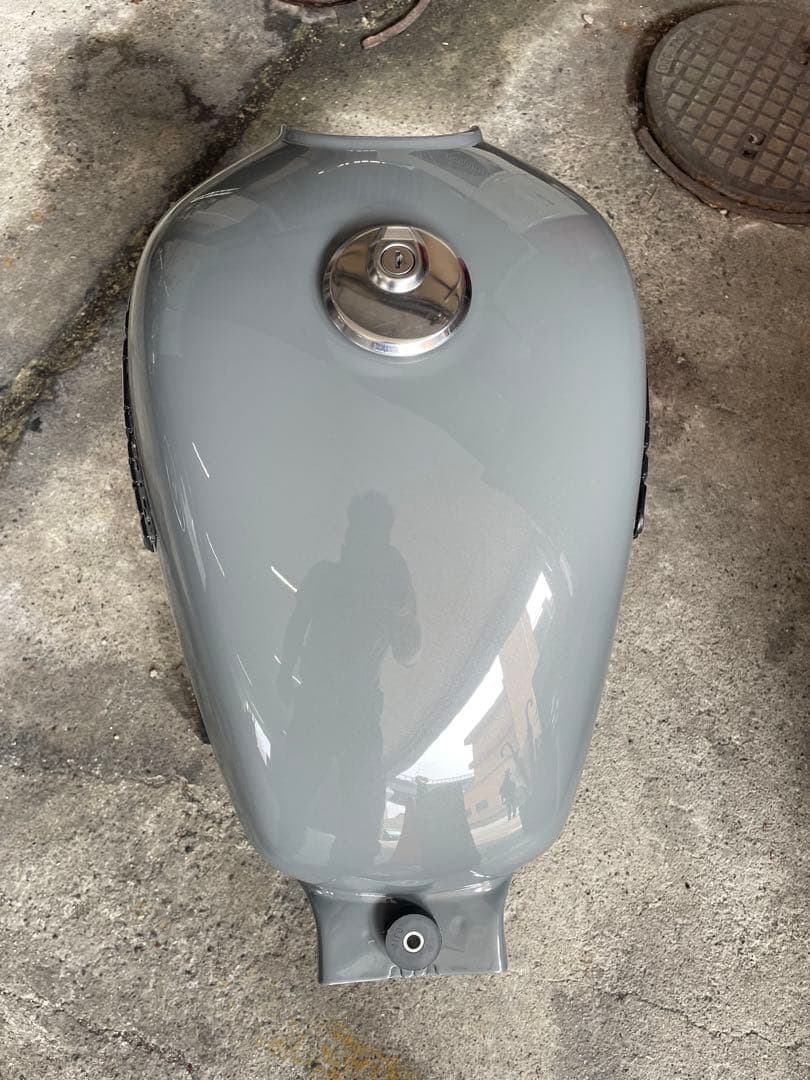 スズキ　 st250e キャブ車　純正タンク グレー