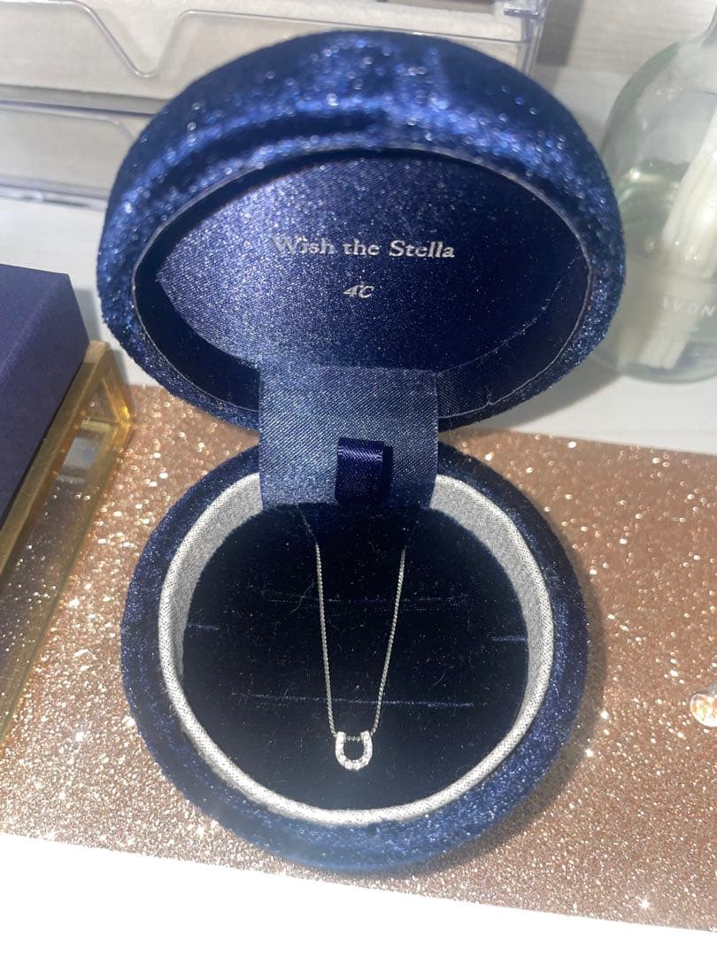 4℃ U字型　ネックレス