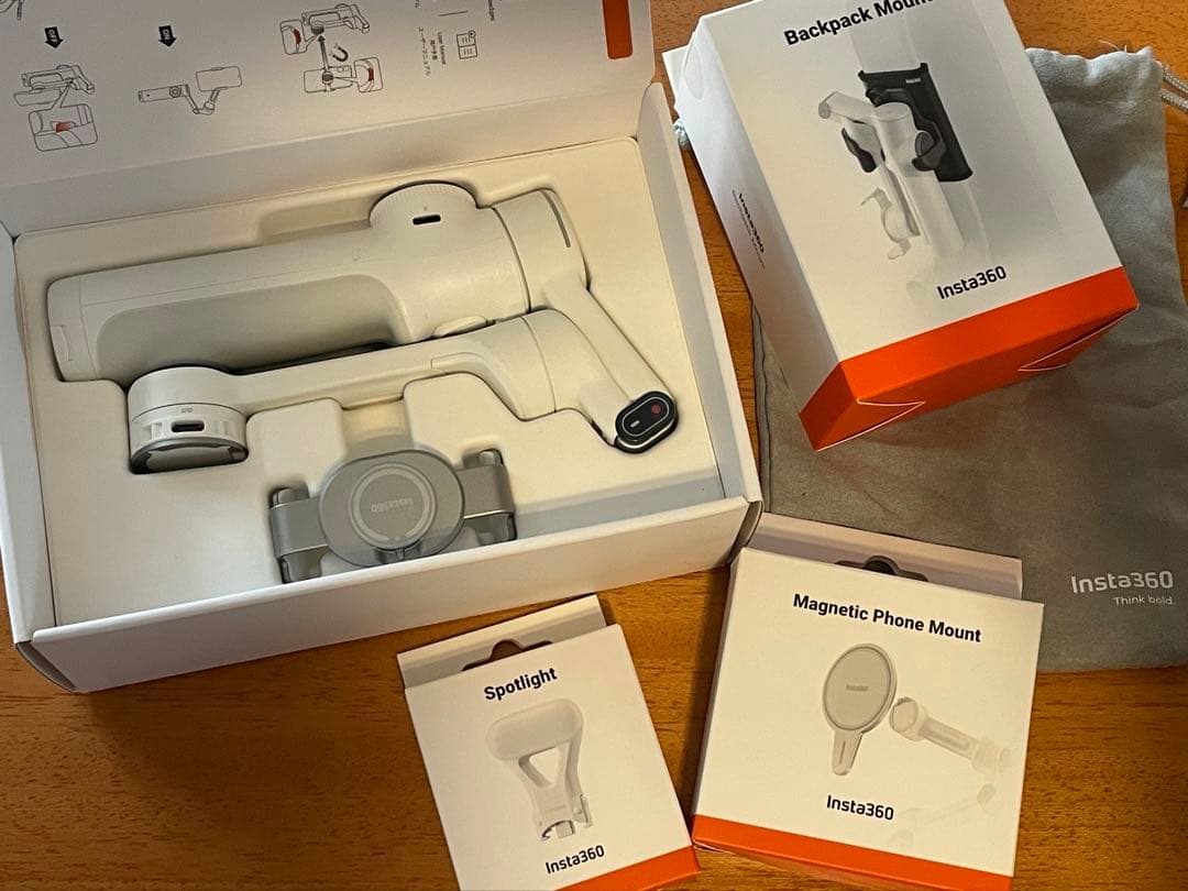 Insta360 Flow 2 Pro vlogキット、バックパック、ライト付き