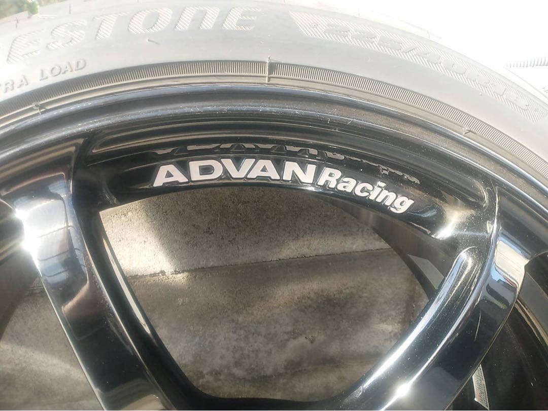 ADVAN Racing 18インチ 8.5J艶ブラックホイール4本セット
