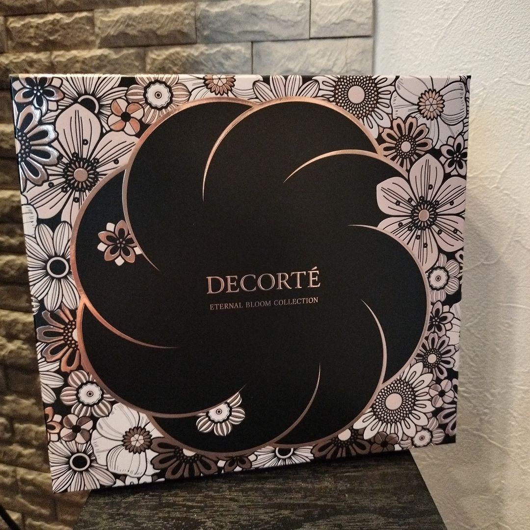 DECORTÉ ETERNAL BLOOM COLLECTION