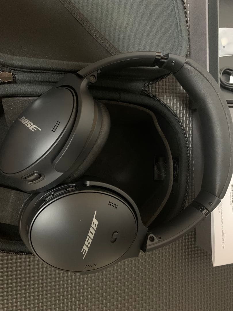 Bose ワイヤレスヘッドホン ケース付き QC45