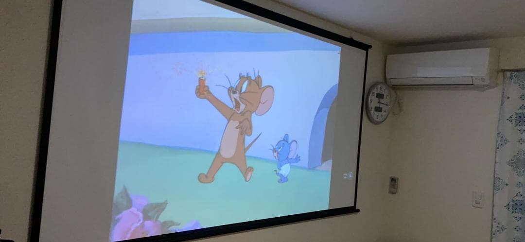 プロジェクター 家庭用 小型 ホームプロジェクター 天井投影 Bluetootm