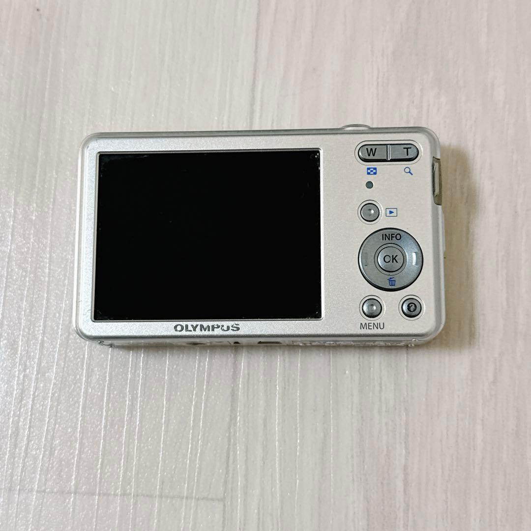 2449【美品】OLYMPUS VG-110 デジタルカメラ シルバー