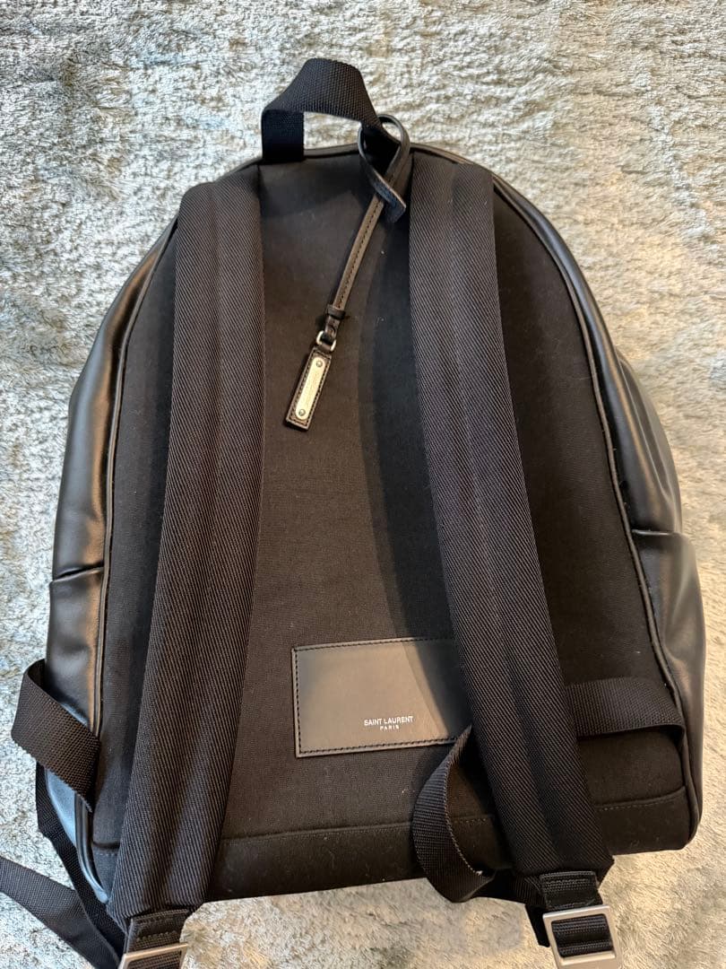 Saint Laurent 黒 レザーバックパック