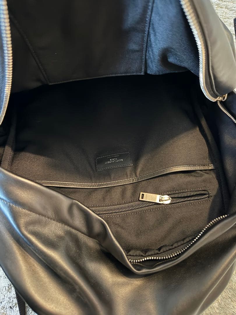 Saint Laurent 黒 レザーバックパック