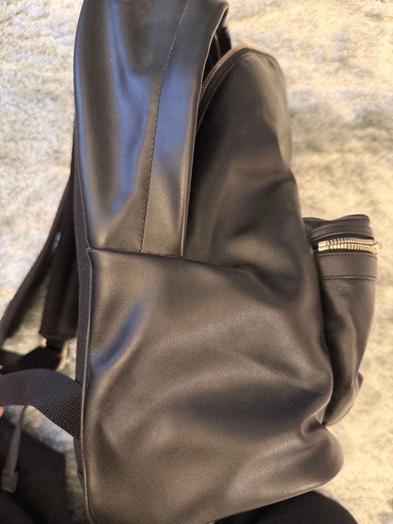 Saint Laurent 黒 レザーバックパック