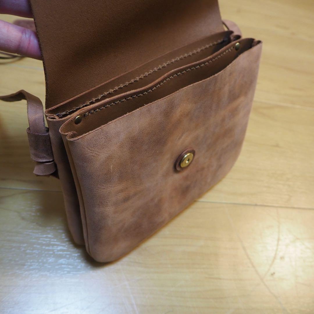 HERZ 2部屋サコッシュ(CP-9) ヘルツ　プルアップ　レザー　キャメル