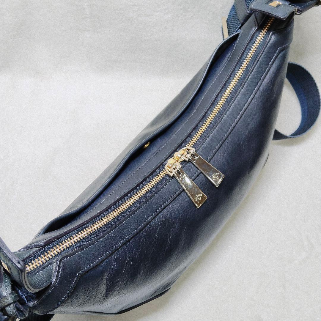 aniary アニアリ ショルダーバッグ 三日月型 レザー ハーフムーン