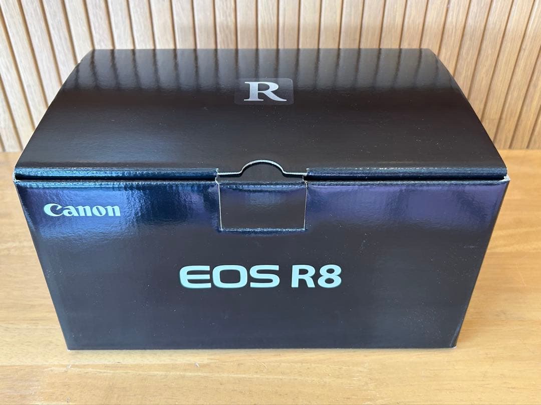 極美品（2024年11月購入）Canon EOS R8 ボディ（付属品　未使用）