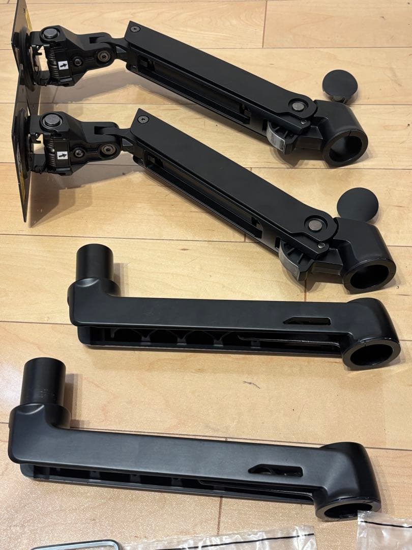 Amazon basics デュアルモニターアーム エルゴトロンLX同等品