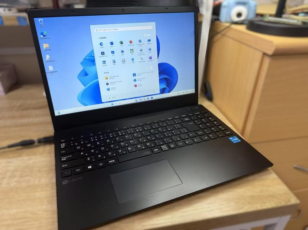 超美品 NEC 第11世代 i3 8GB　Office付き
