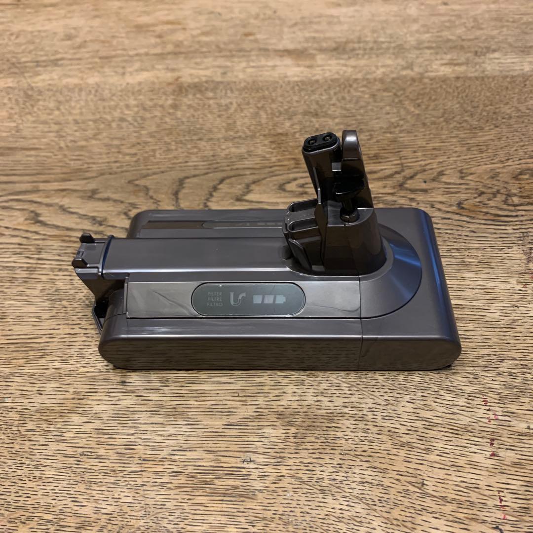 DYSON V10純正バッテリー ネジは、ありません。