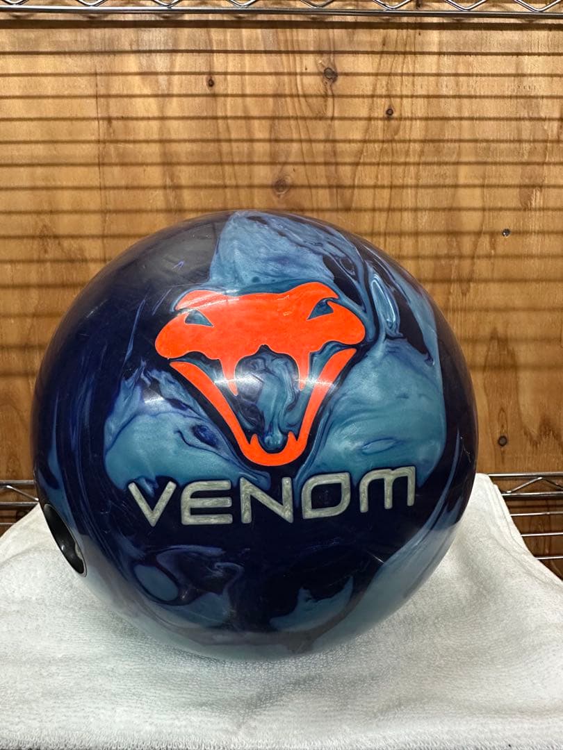 ⭐️美品⭐️ ブルーコーラルベノム　ボウリングボール　15ポンド