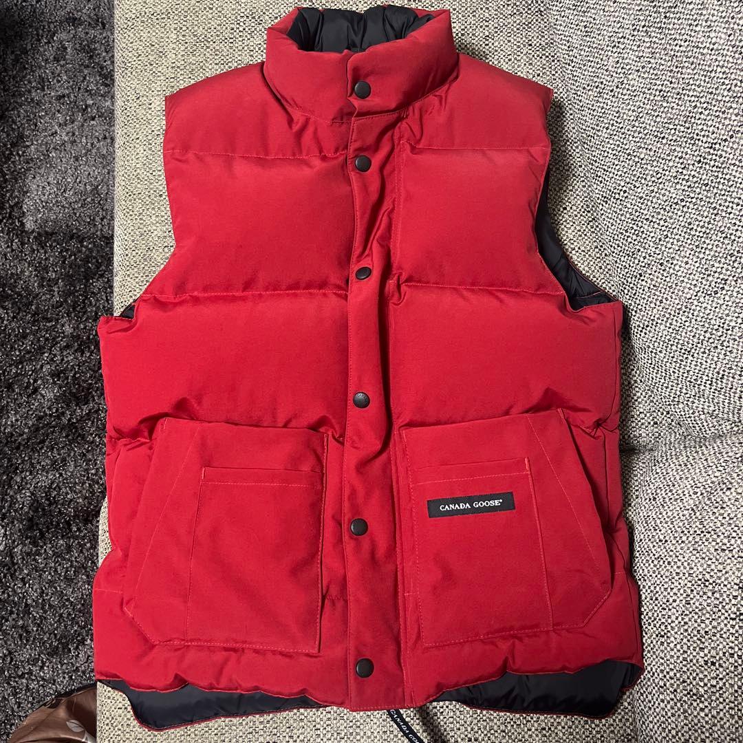   レッド ダウンベスト