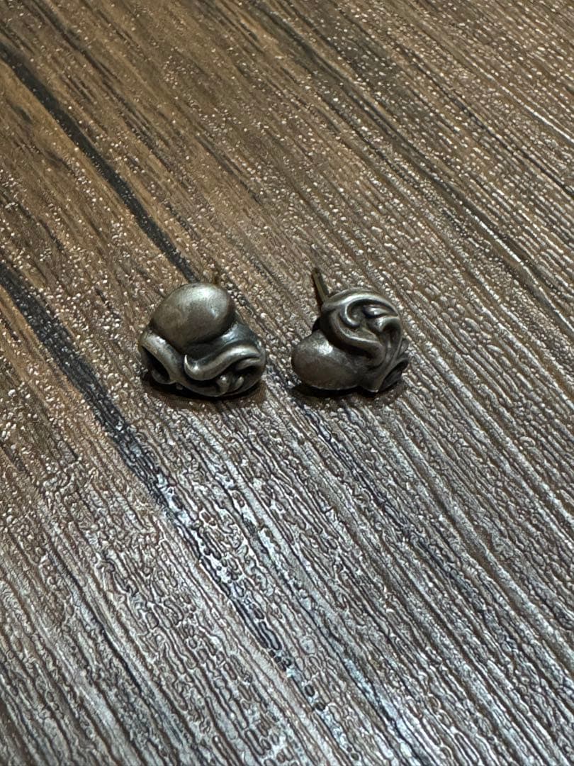 本日限定値下げ　クロムハーツ　ハートスタッドピアス　両耳2個