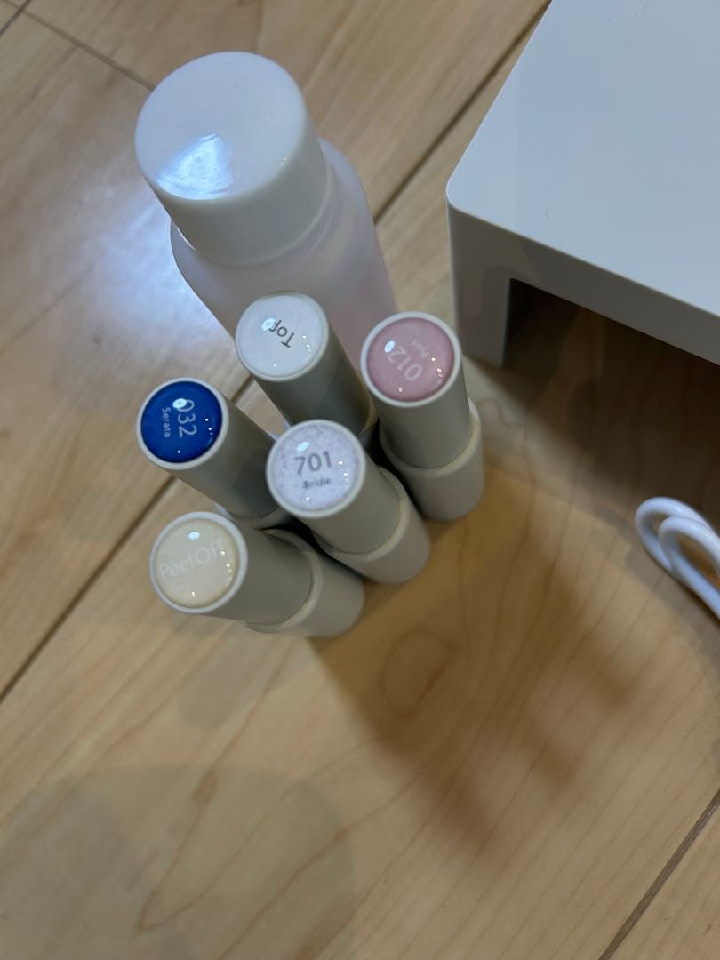 cirila ネイルケアセット　ネイルカラー3本付き