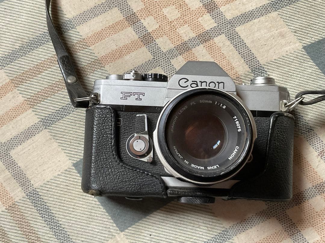 キヤノン・FT カバー付き。取扱説明書なし。【昭和ノスタルジー、ジャンク品？】