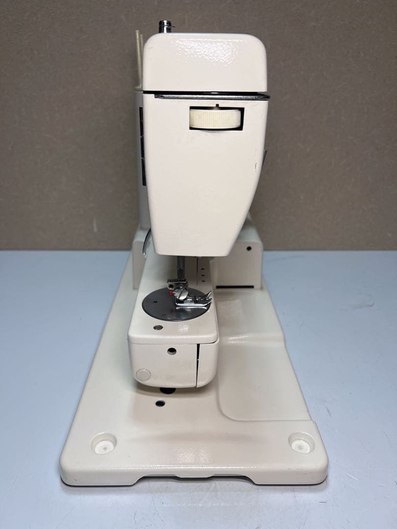 ジャノメ エクセル.フリーモーション刺繍もできるレトロミシン 815