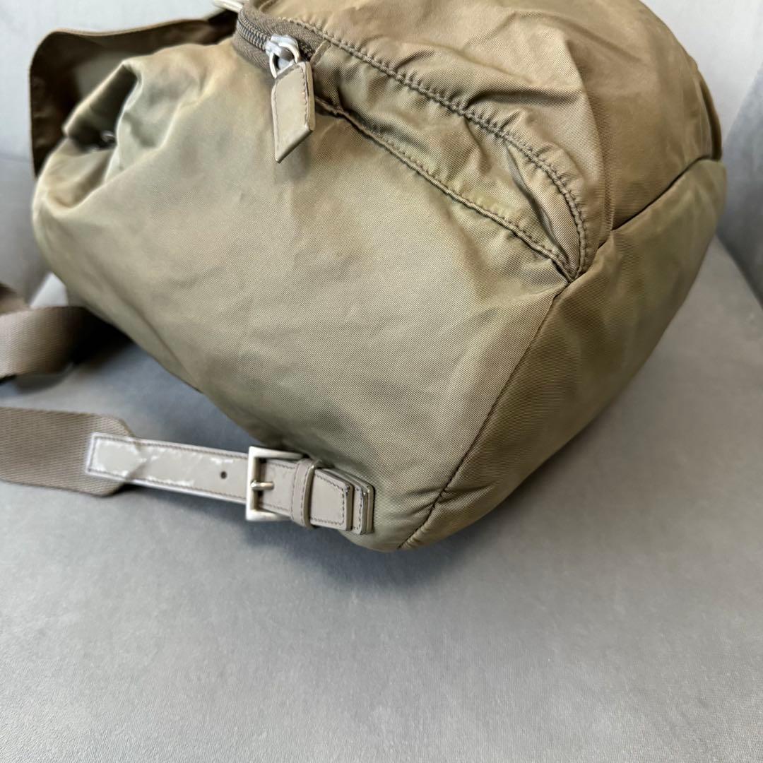 プラダ ナイロン バックパック カーキ 三角ロゴ カーキ