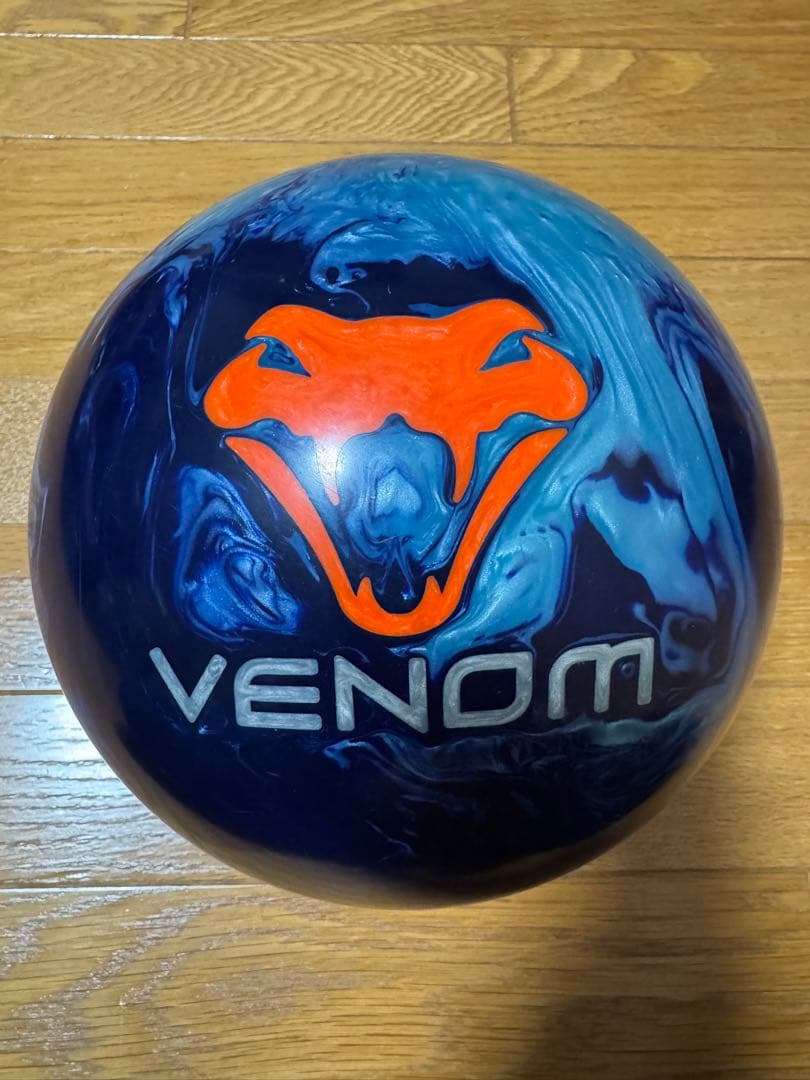 VENOM ブルーコーラル　ボウリングボール 15ポンド