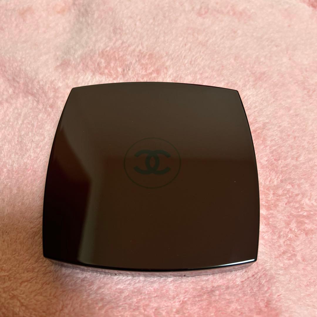 CHANEL【特別限定品】新発売　ルージュヌワールコンフィダンス　アイシャドウ