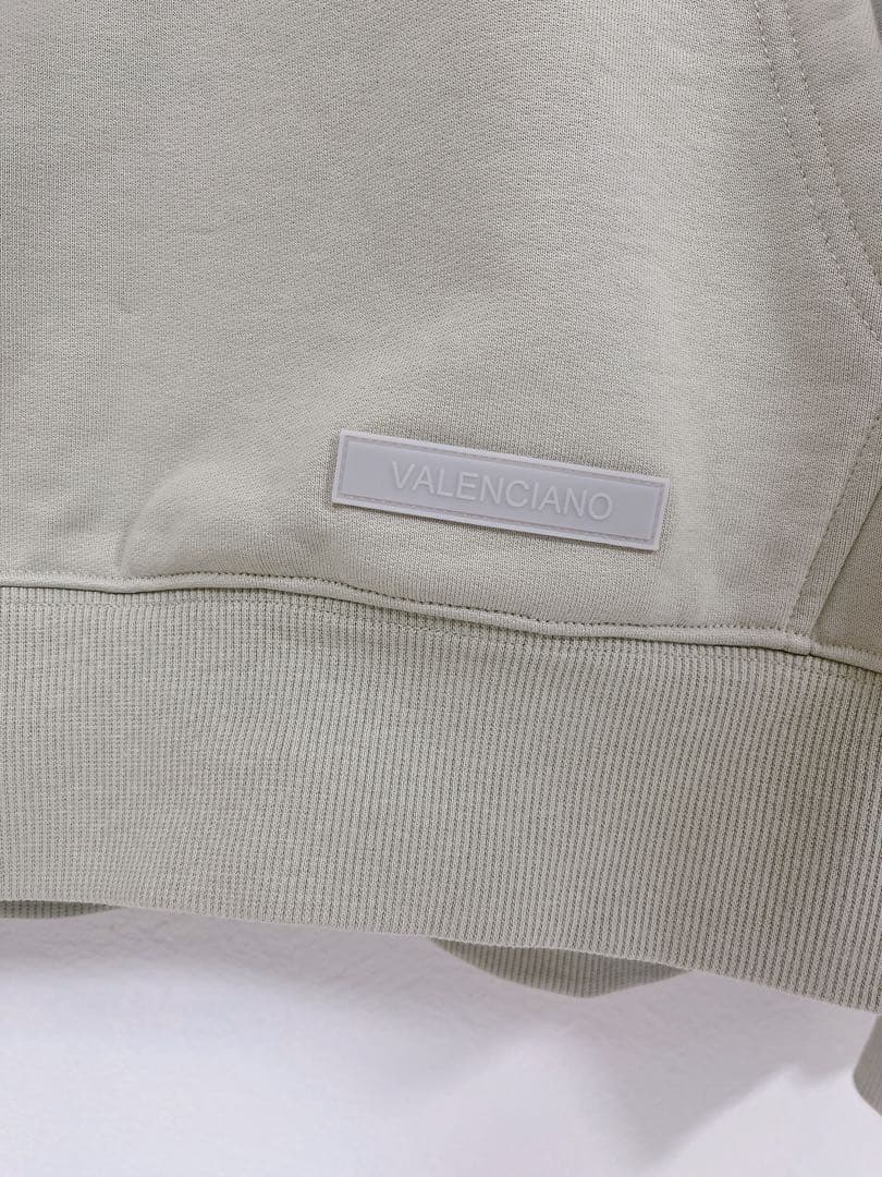 新品タグ付♡VALENCIANO ヴァレンティアーノ　バックロゴ　フーディー