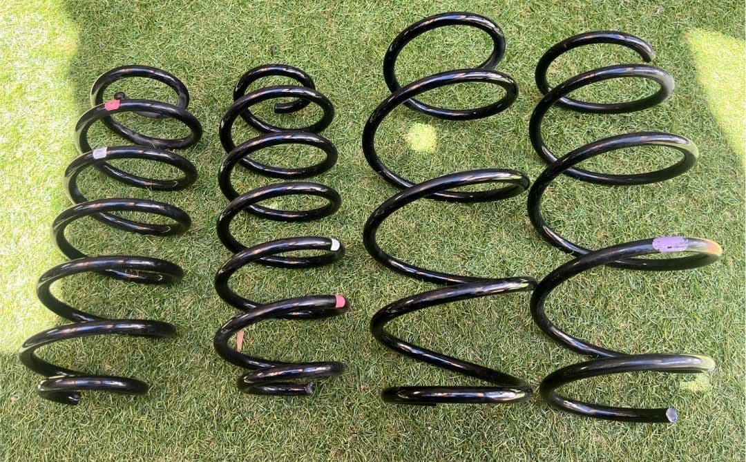 トヨタ純正 30プリウス 純正サスペンション スプリング 前後セット