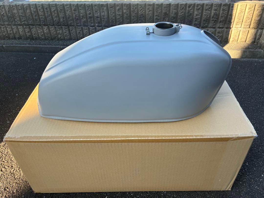 未使用新品 リプロ CB400F用 タンク サイドカバー 未塗装