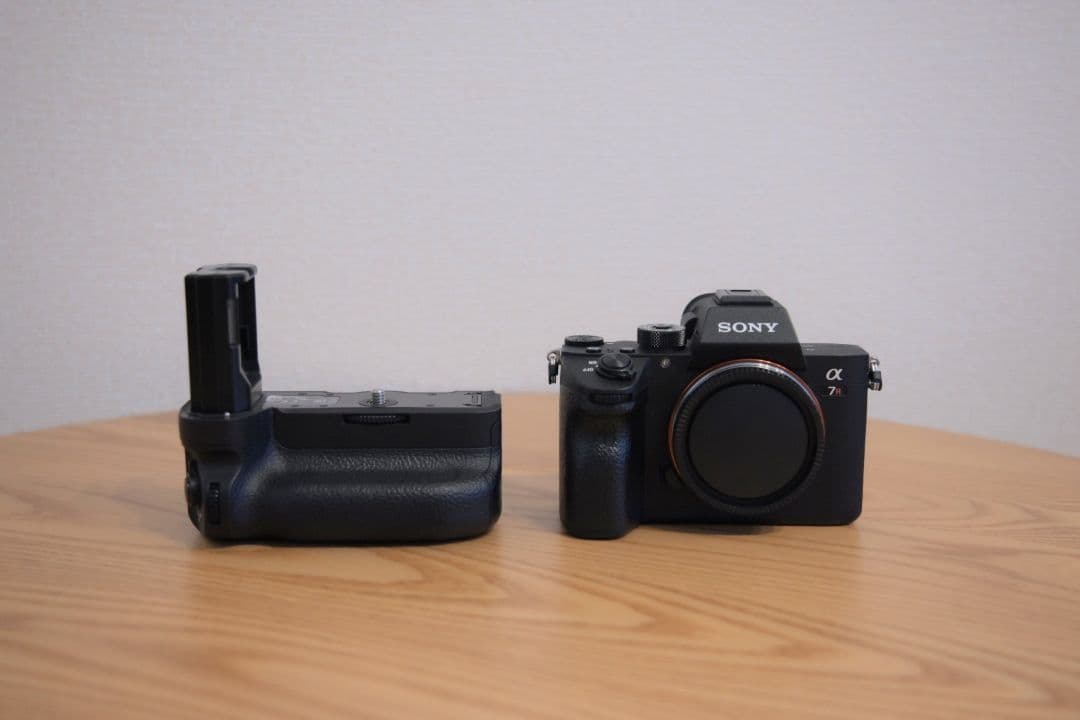 SONY a7R III ILCE-7RM3　ボディ　縦グリップ　バッテリー