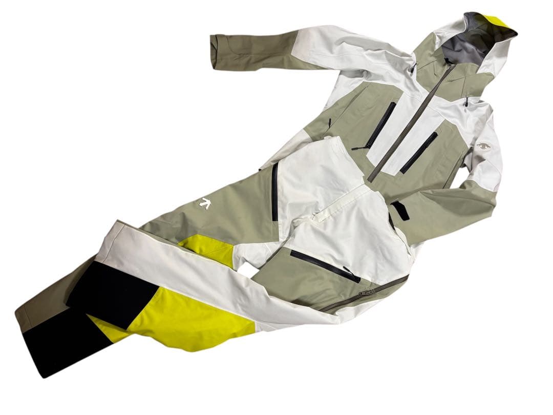 ★24年モデル★お洒落　デサント　スキーウエア 上下セット　SAJ デモ　技術選