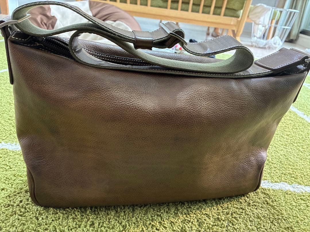 限定値引き！本日のみ！【ルボナー】パパスショルダー　グリージオ