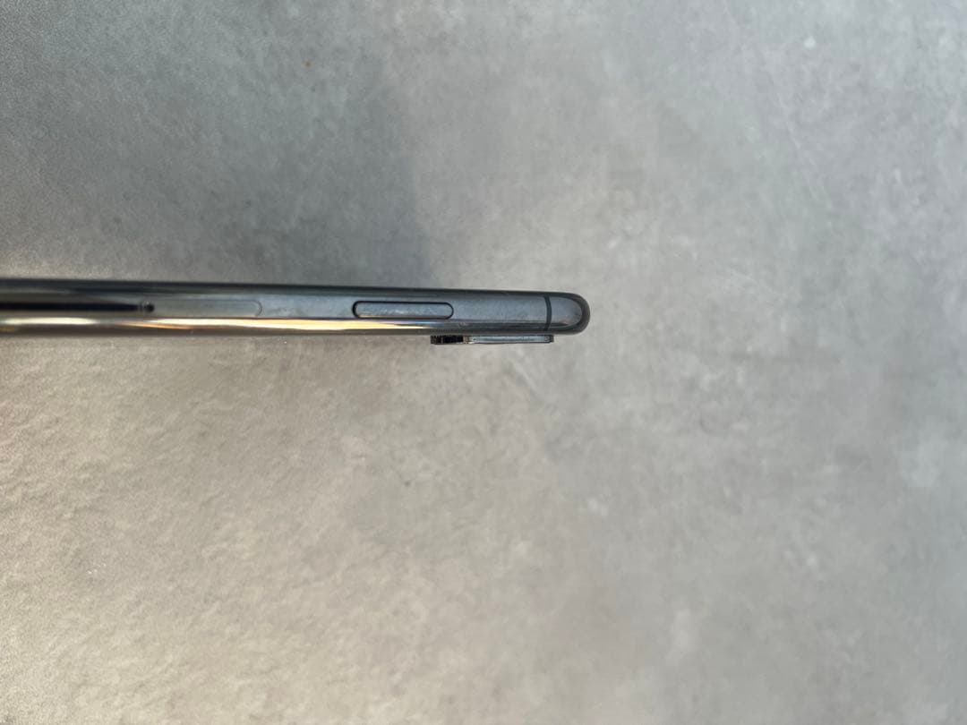 iPhone xsスペースグレイ　本体