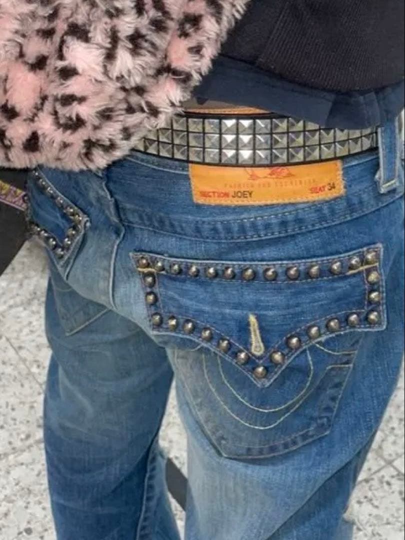 TRUE RELIGION joey フレアデニム スタッズ io着用