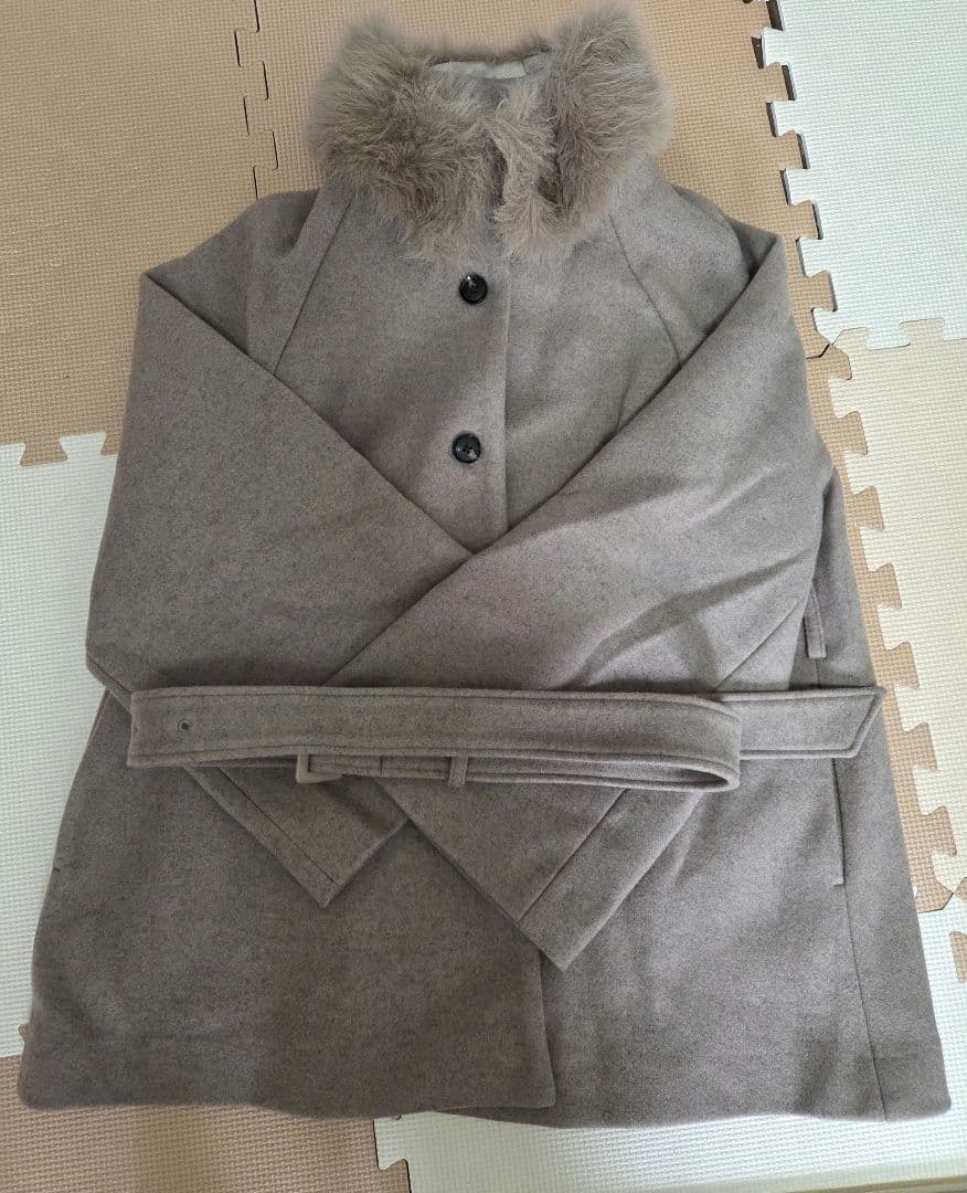 専用 Chico ファー取り外しケープコート グレージュ