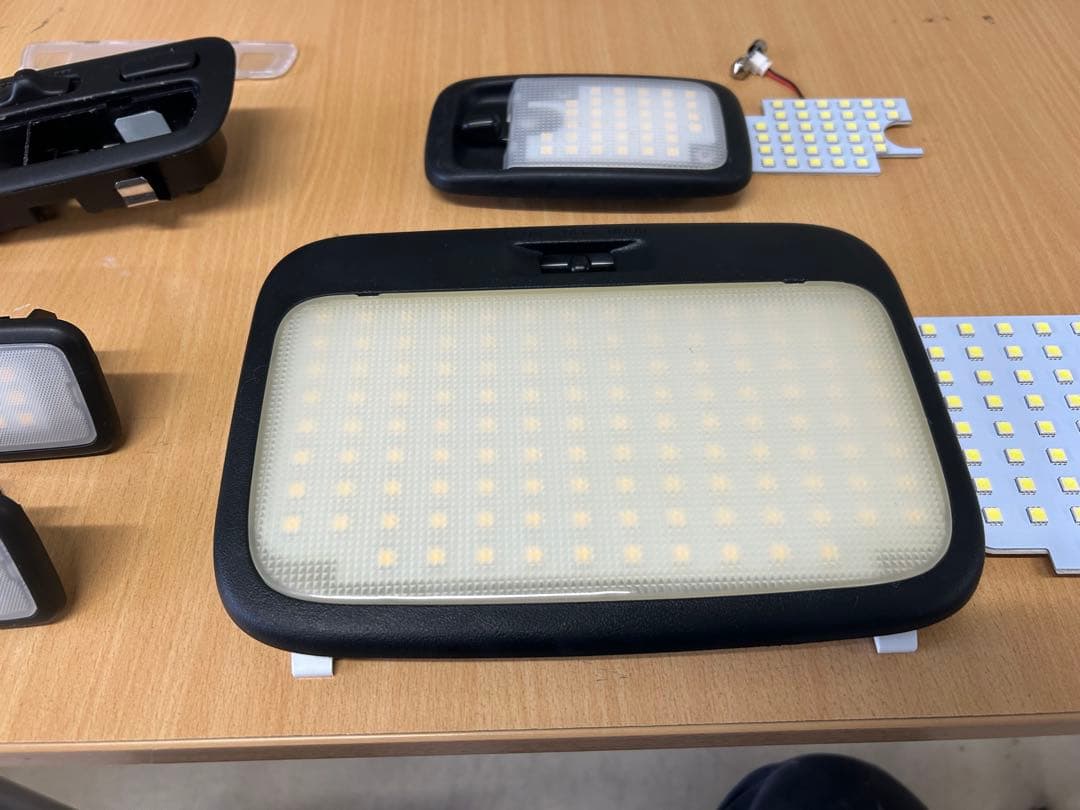 ハイエース　　LEDルームランプ　セット