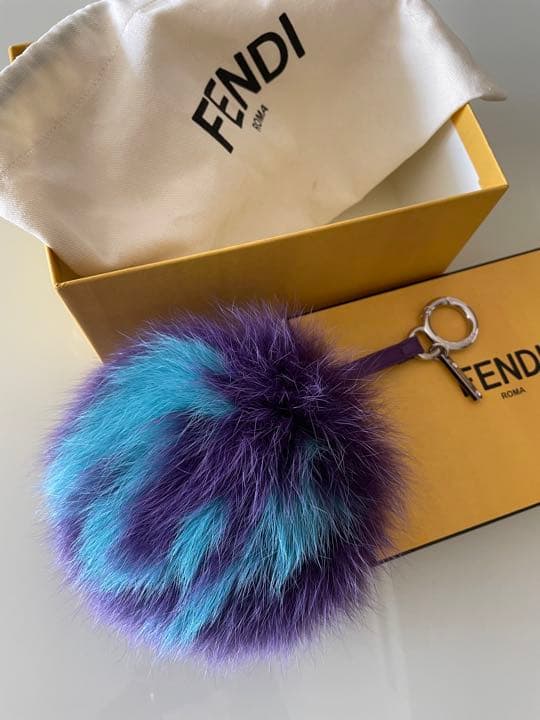 フェンディ⭐︎FOX イニシャルチャームM /ABCHAME