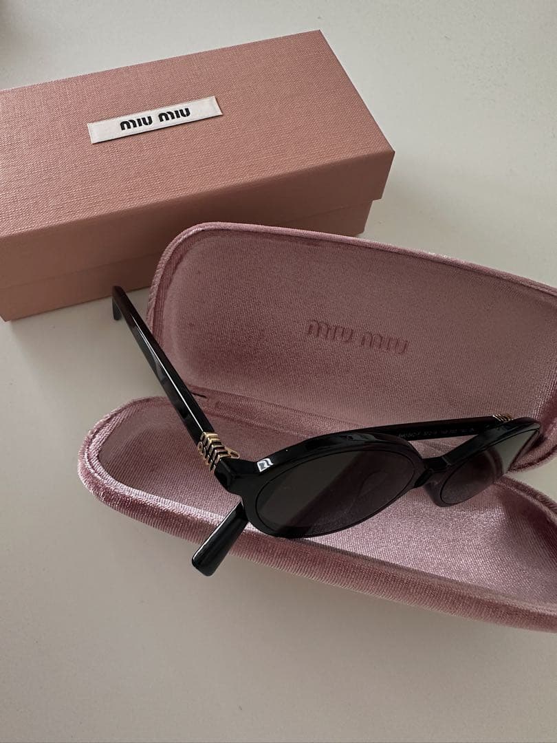 値下げ miumiu/ミュウミュウ オーバル サングラス