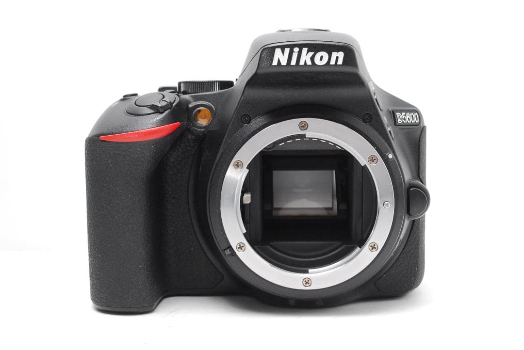 【使用感極少　ダブルレンズ】　Nikon D5600　WiFi搭載　スマホ転送