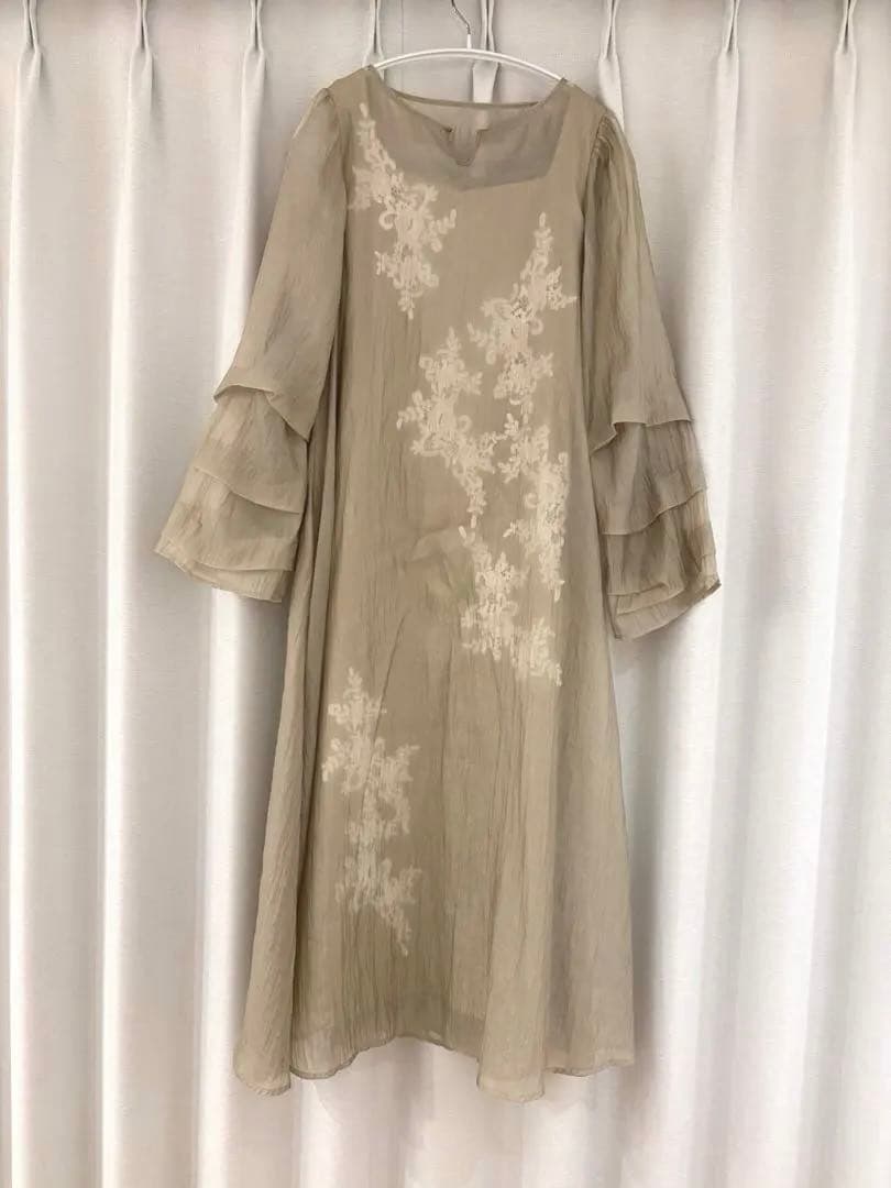 LE'LURE リルアー シアーAラインワンピースドレス　結婚式 花柄