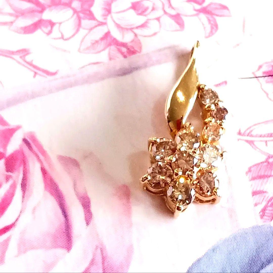 ✨【美品】k18ダイアモンド1.4g 0.60ct 花モチーフネックレストップ