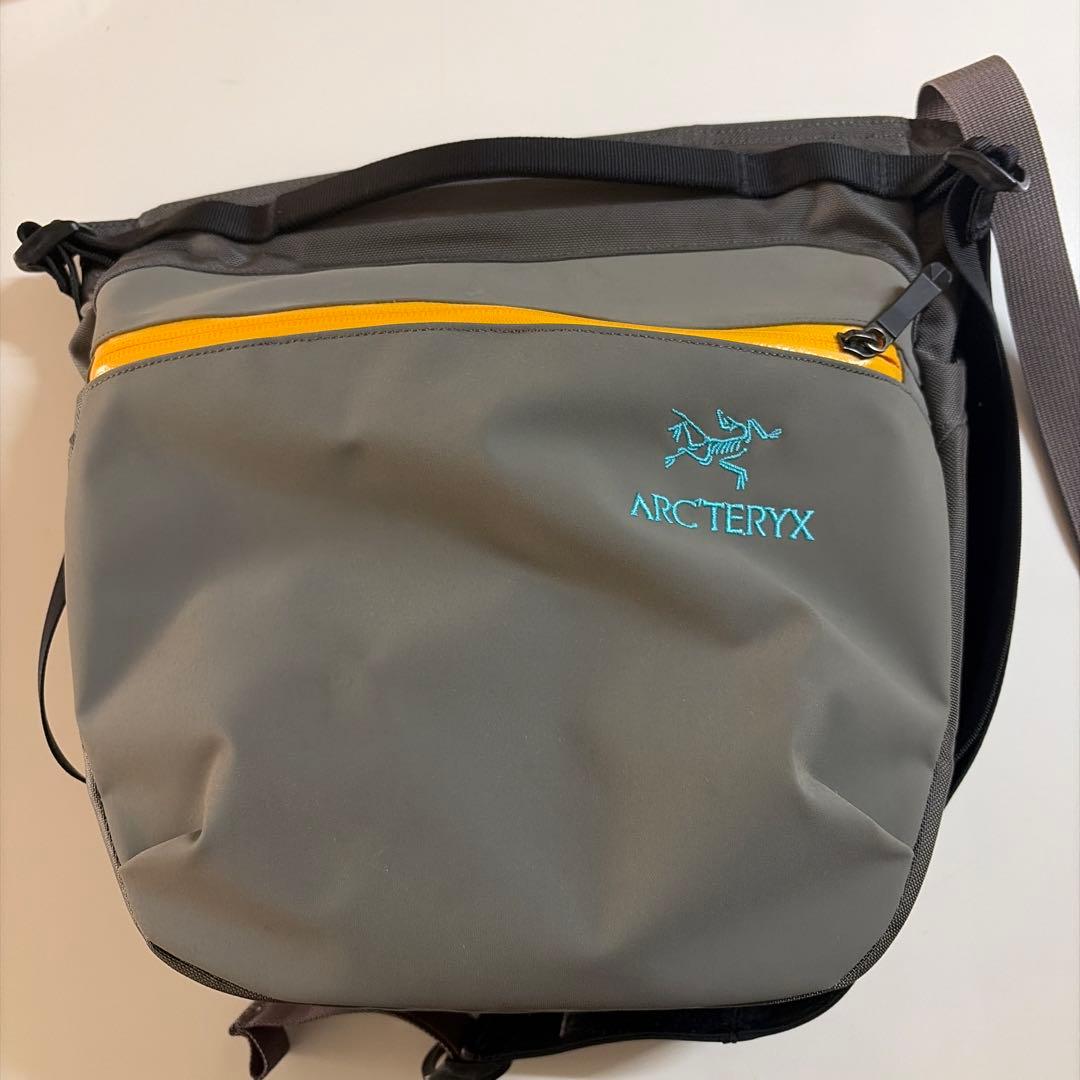 ARC’TERYX ショルダーバッグ
