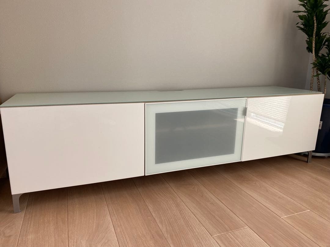 【IKEA】ベストー　テレビ台 ホワイト　ガラス天板付き