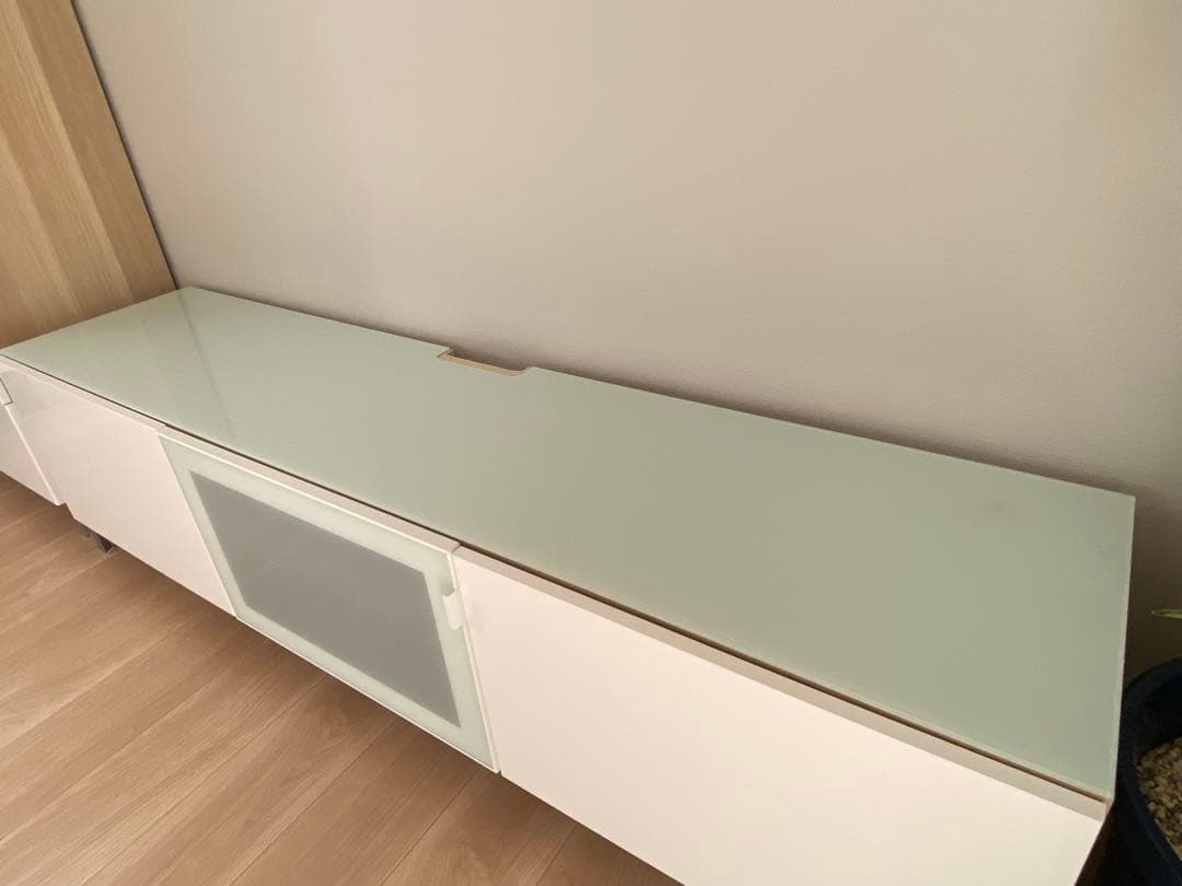 【IKEA】ベストー　テレビ台 ホワイト　ガラス天板付き
