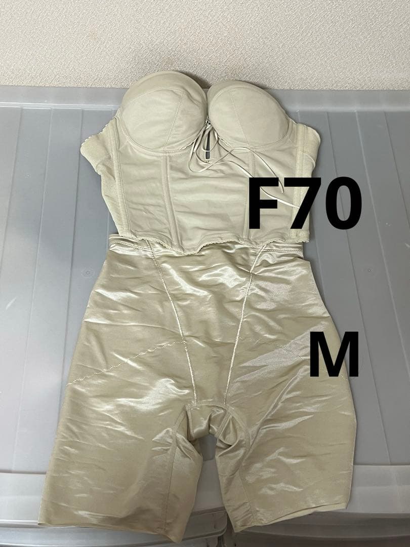 BRIDAL BEAUTEバックレスビスチェF70、ロングガードルM